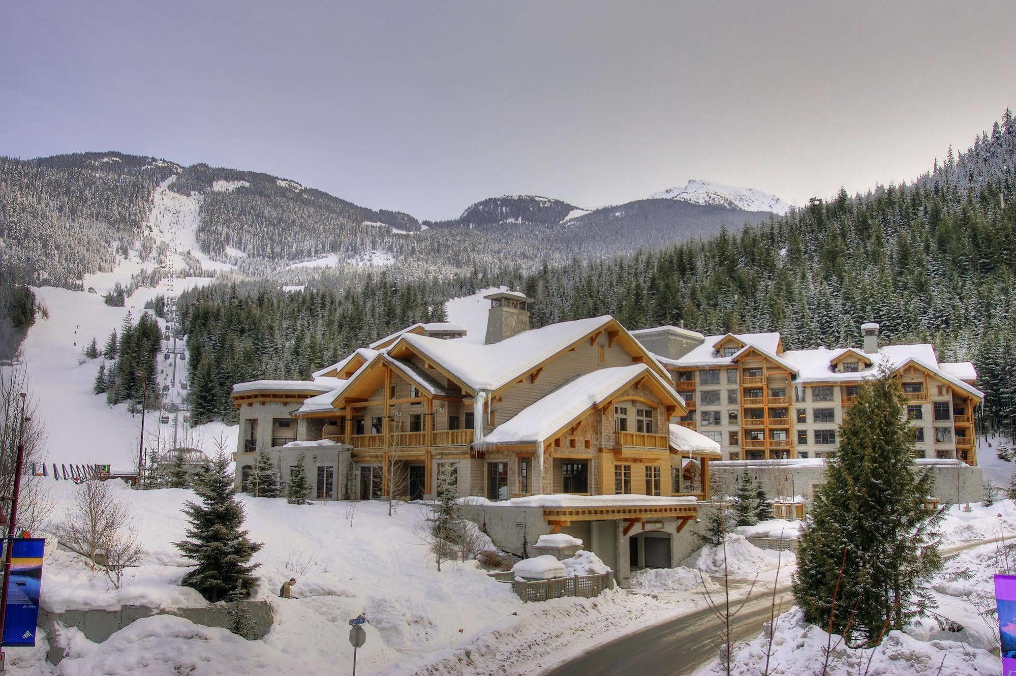 First Tracks Aparthotel 4*
